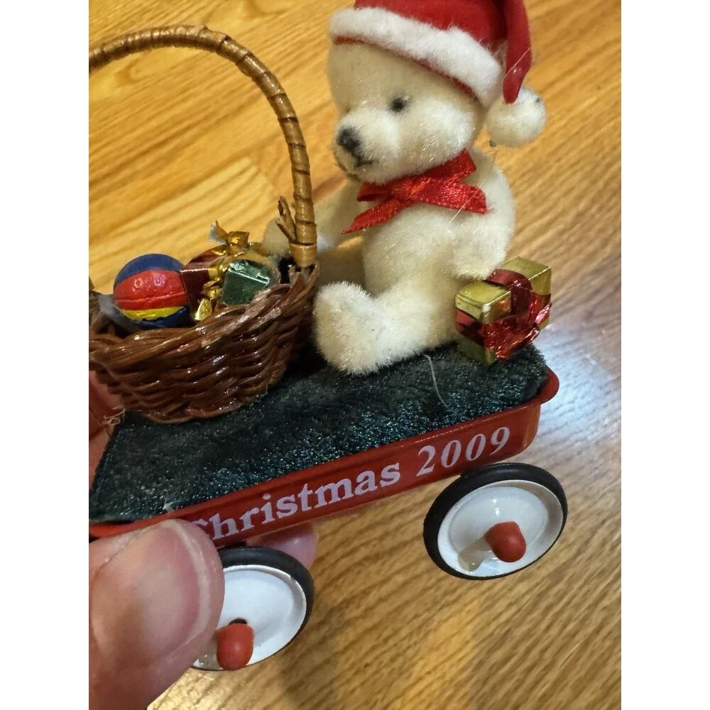 Figi's 2009 Christmas Teddy Bear Figurine Red Wagon Gift Basket 3D Effect